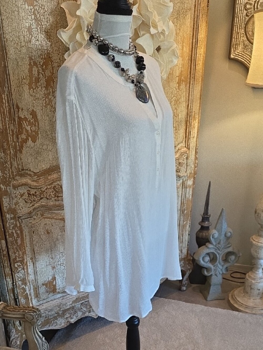 Old Navy White Button-Front V-Neck Long-Sleeve Tunic - Picture 10 of 11